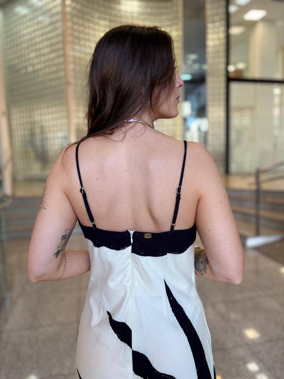 VESTIDO SUPER MIDI DE ALCA LANÇA PERFUME VESTIDO SUPER MIDI DE ALCA LANÇA PERFUME