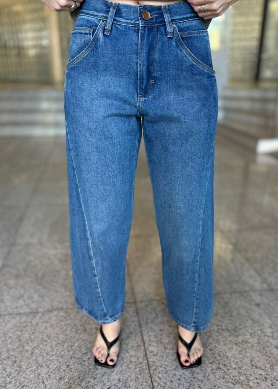 CALCA JEANS PERNA TORCIDA ALETA COSTAS ANIMALE CALCA JEANS PERNA TORCIDA ALETA COSTAS ANIMALE