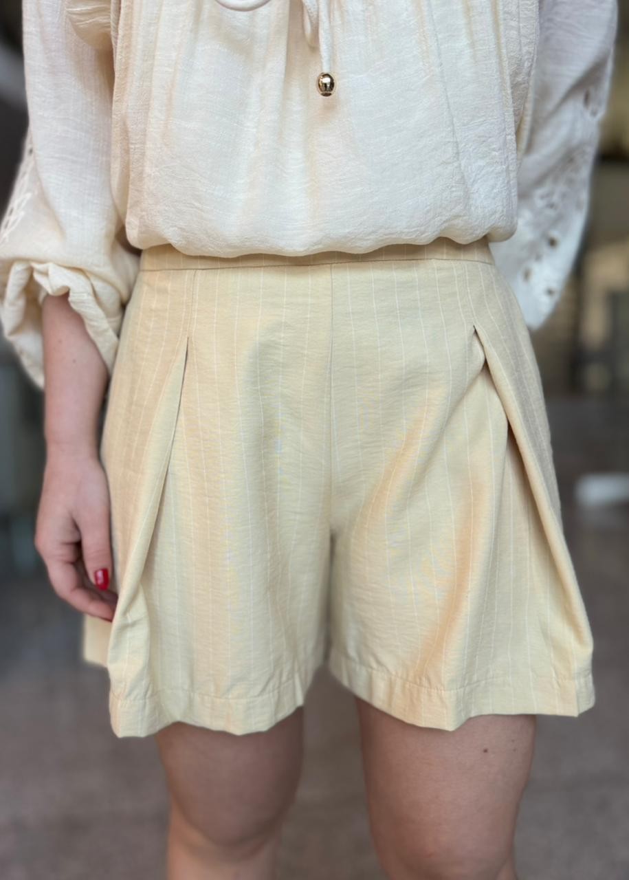 SHORTS RETO AMARELO MORENA ROSA