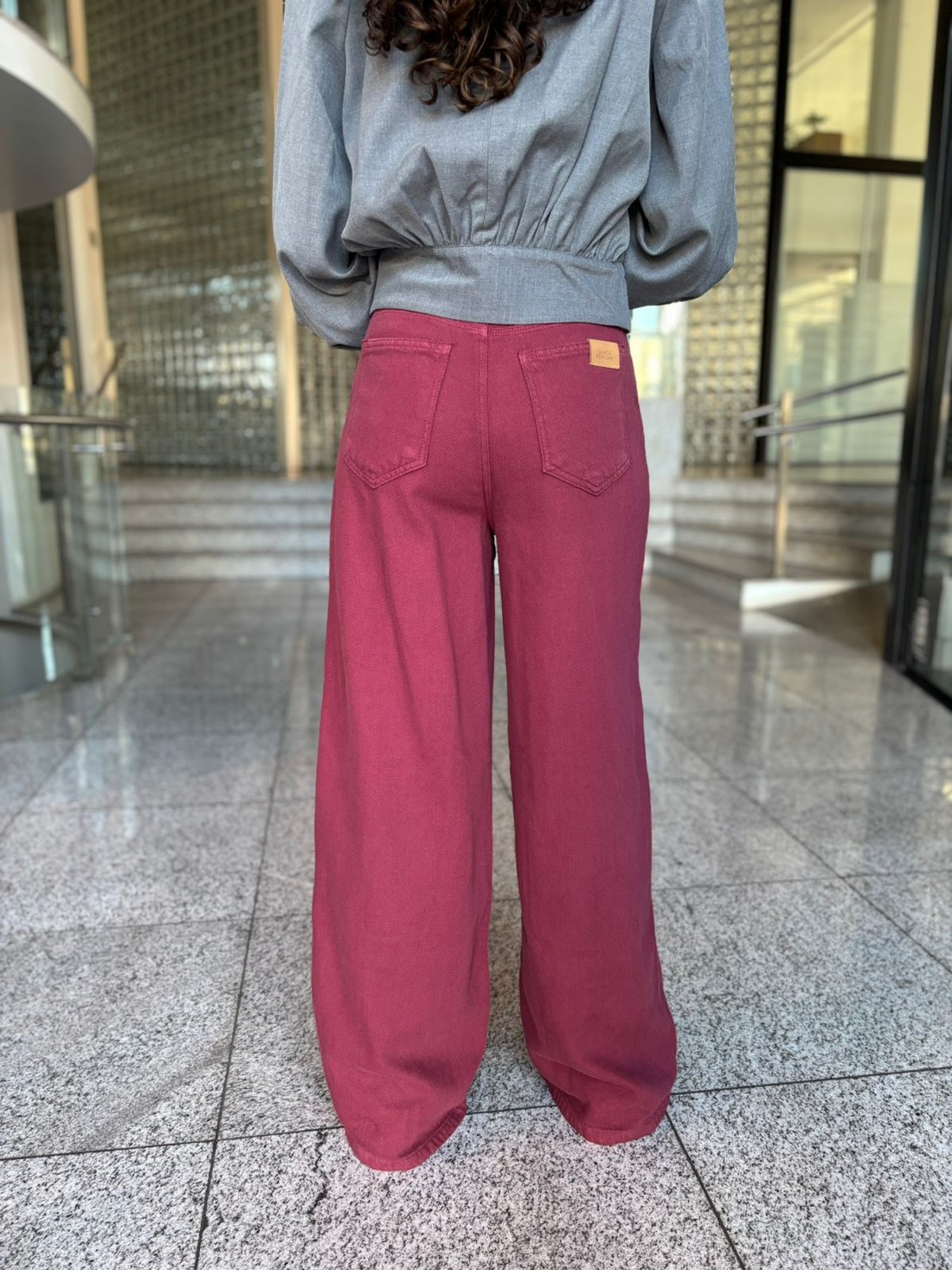 CALCA SARJA RELAXED HIGH BORDO LANÇA PERFUME