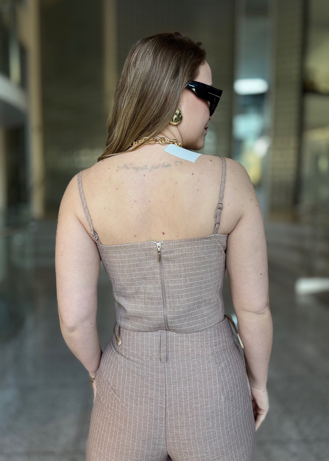 CONJUNTO COM TRÊS PEÇAS BEGE CONJUNTO COM TRÊS PEÇAS BEGE