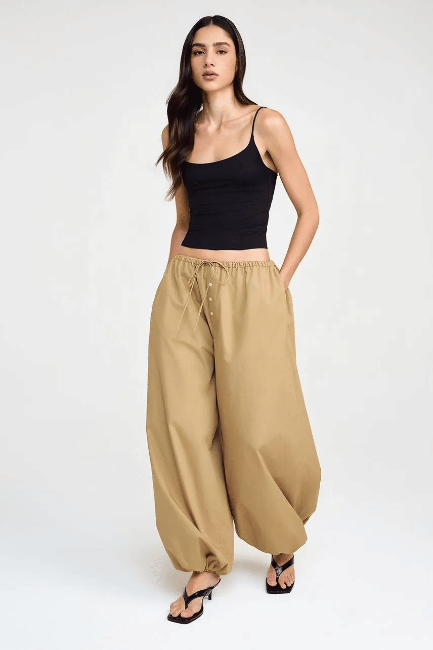 CALCA JULIETA BEGE TRENCH NV CALCA JULIETA BEGE TRENCH NV