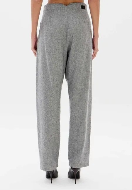 CALÇA CARROT DE CINTURA ALTA LANÇA PERFUME CALÇA CARROT DE CINTURA ALTA LANÇA PERFUME