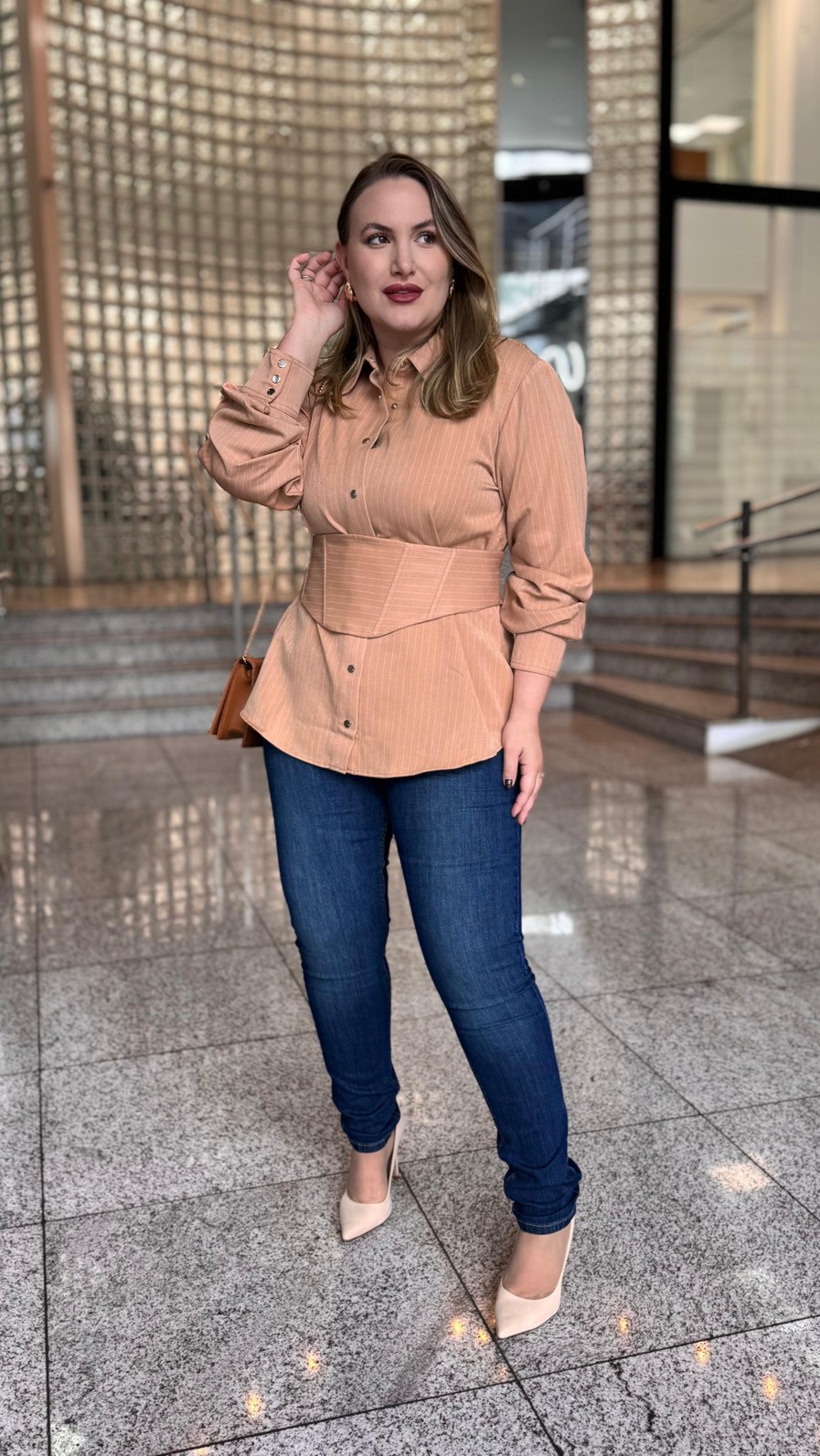 CAMISA AJUSTADA MORENA ROSA