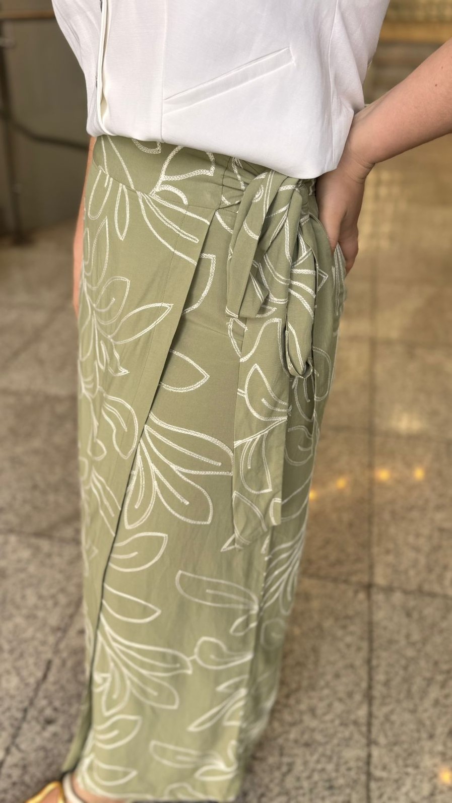 SAIA PAREO TECIDO BORDADA VERDE  ALECRIM MY PLACE