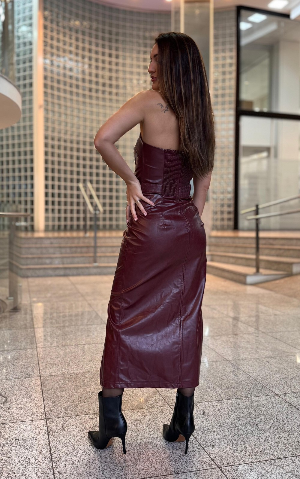 VESTIDO P.U AJUSTADO MIDI BORDO MORENA ROSA