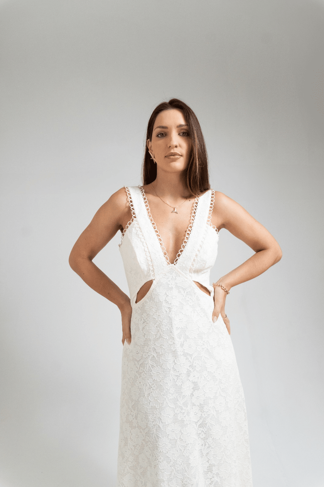 VESTIDO LONGO COM RENDA OFF WHITE LANÇA PERFUME VESTIDO LONGO COM RENDA OFF WHITE LANÇA PERFUME