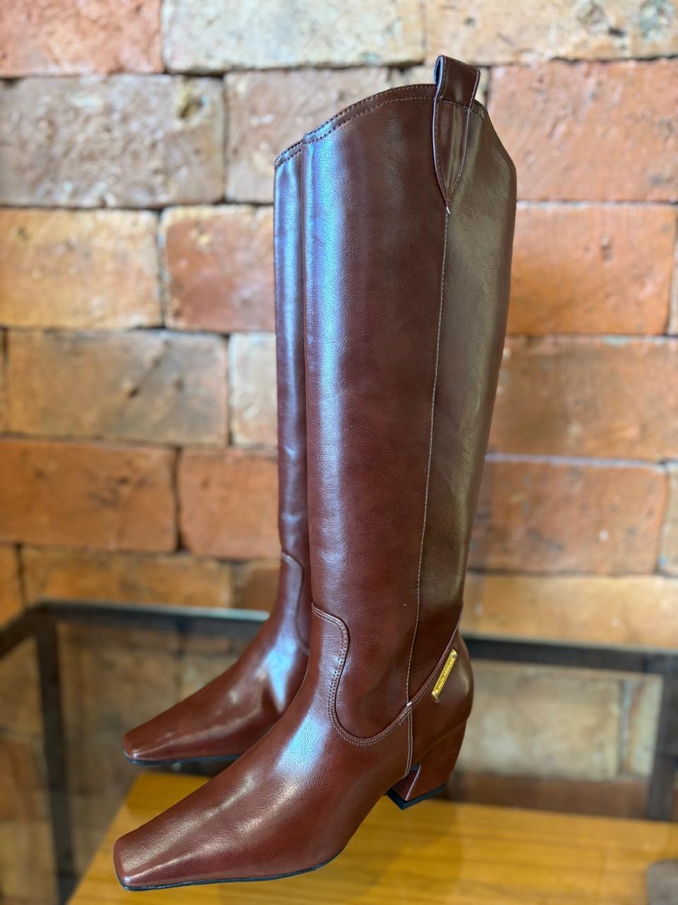 BOTA WESTERN CANO LONGO SALTO BLOCO MARROM LANÇA PERFUME BOTA WESTERN CANO LONGO SALTO BLOCO MARROM LANÇA PERFUME