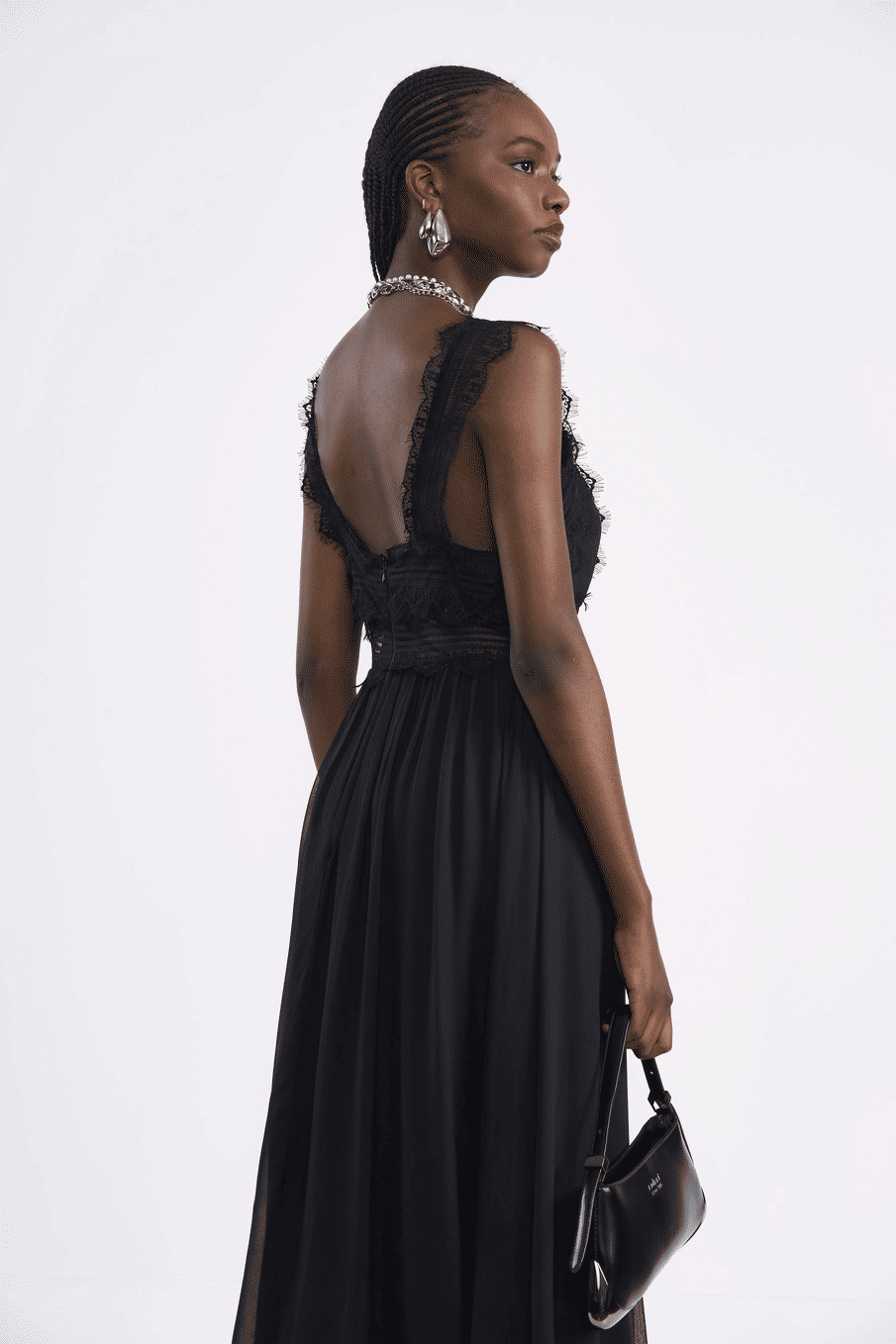 VESTIDO SOLTO COM DETALHES EM RENDA PRETO COLCCI VESTIDO SOLTO COM DETALHES EM RENDA PRETO COLCCI