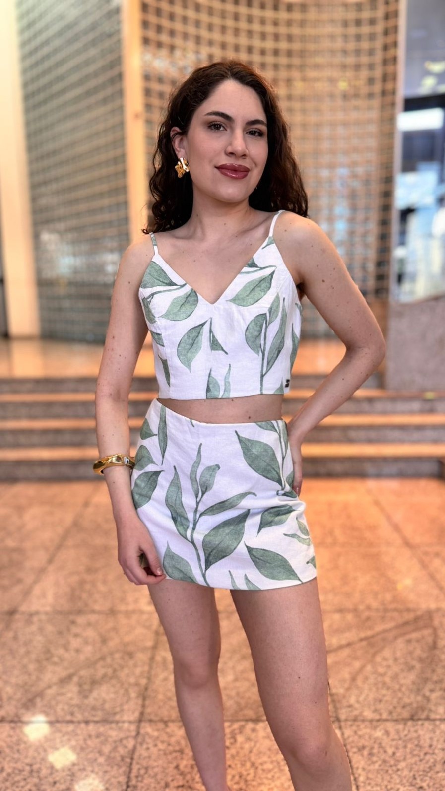 SHORT SAIA ESTAMPAMPADO CALVIN KLEIN SHORT SAIA ESTAMPAMPADO CALVIN KLEIN