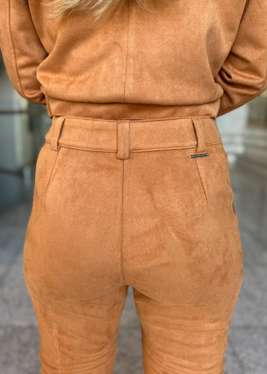 CALCA BOOT CUT ALTA CAMEL MORENA ROSA