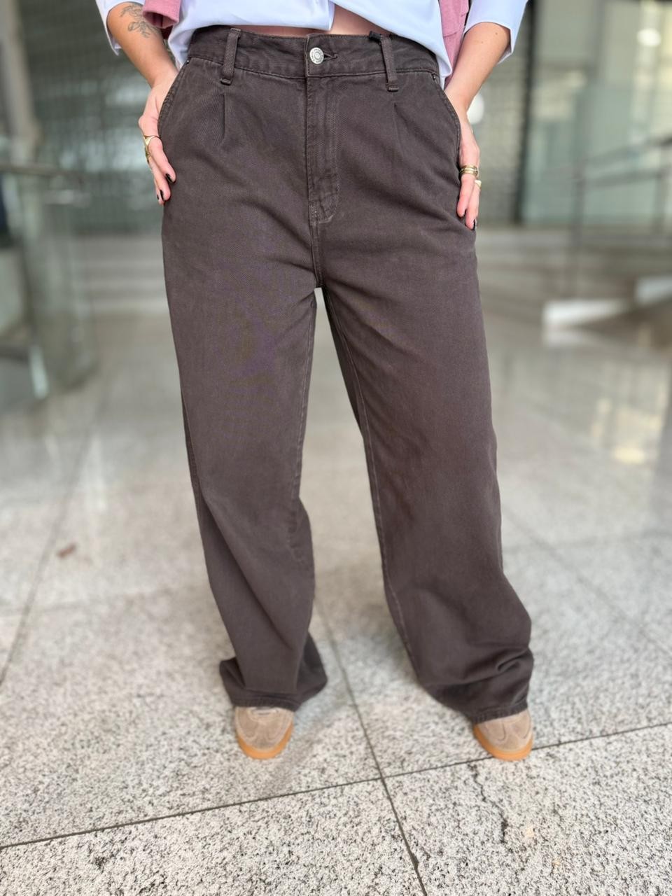 CALCA COLOR BAGGY BOLSO FACA MARROM CALVIN KLEIN