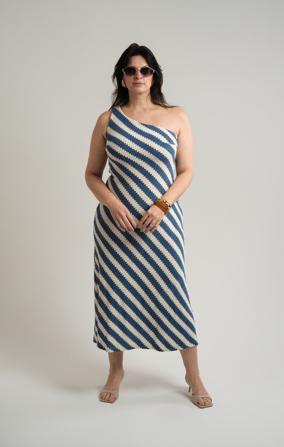 VESTIDO MIDI OMBRO SO LISTRADO COLCCI VESTIDO MIDI OMBRO SO LISTRADO COLCCI