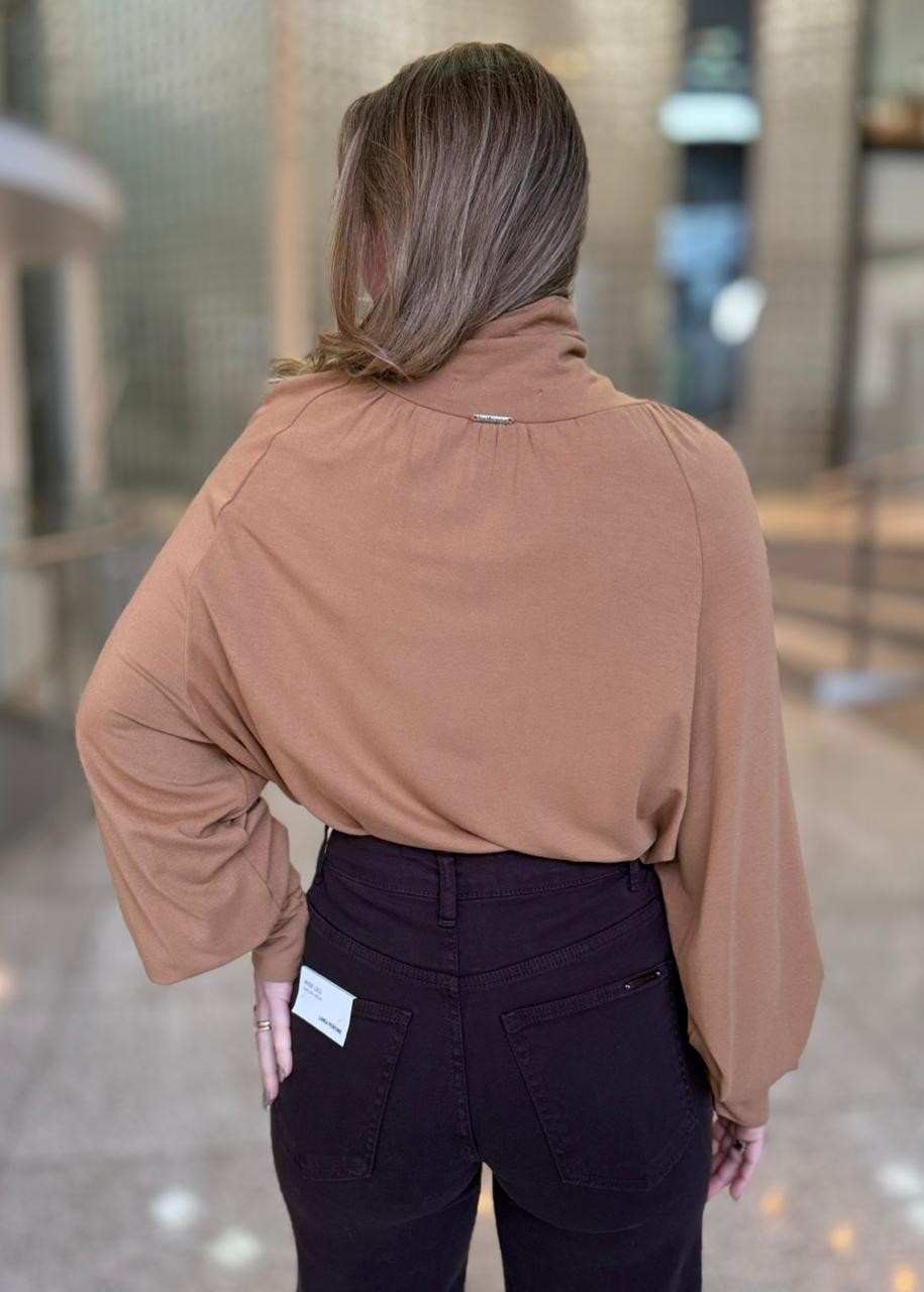 BLUSA MANGA LONGA GOLA ALTA BLUSA MANGA LONGA GOLA ALTA