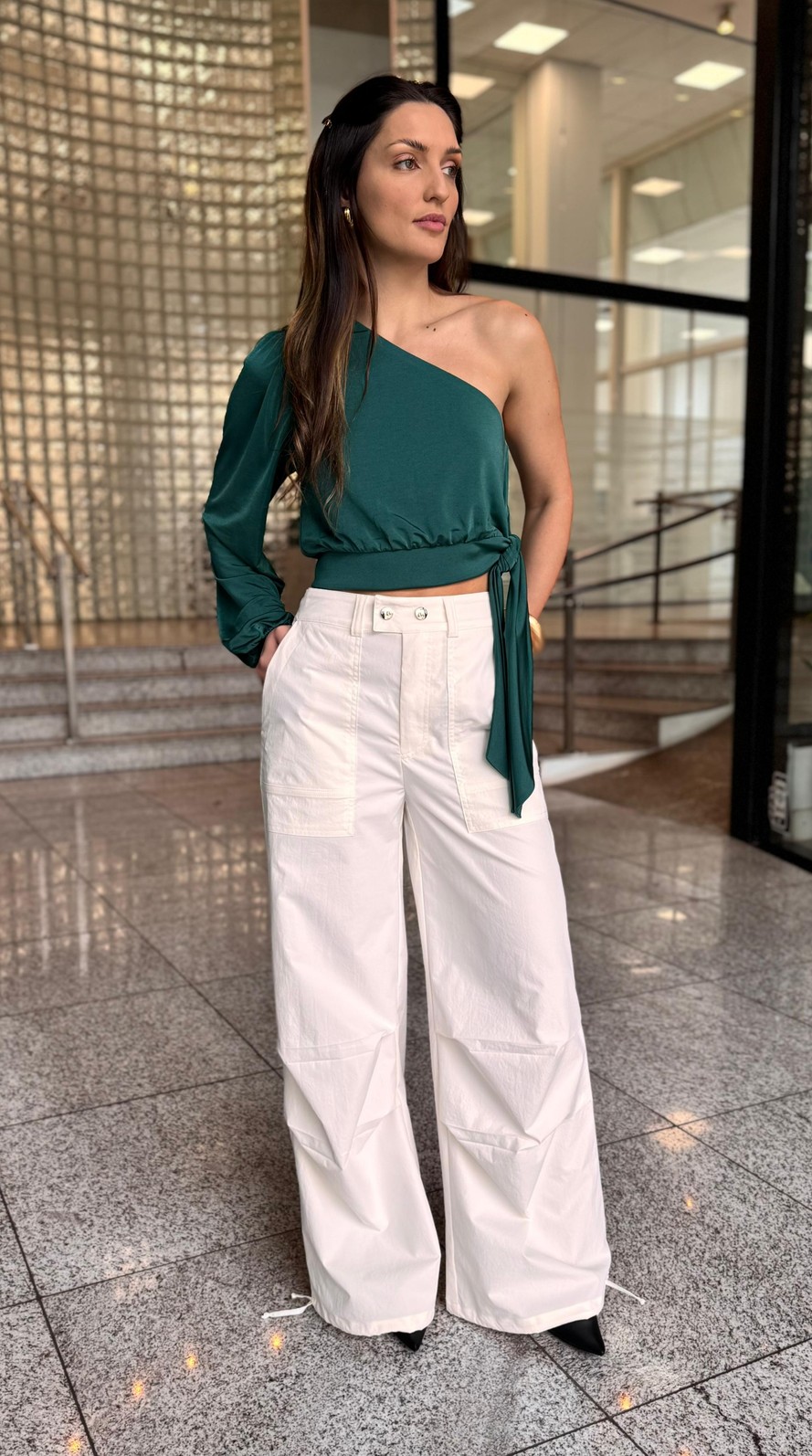 CALCA CARGO ALTA OFF WHITE MORENA ROSA CALCA CARGO ALTA OFF WHITE MORENA ROSA