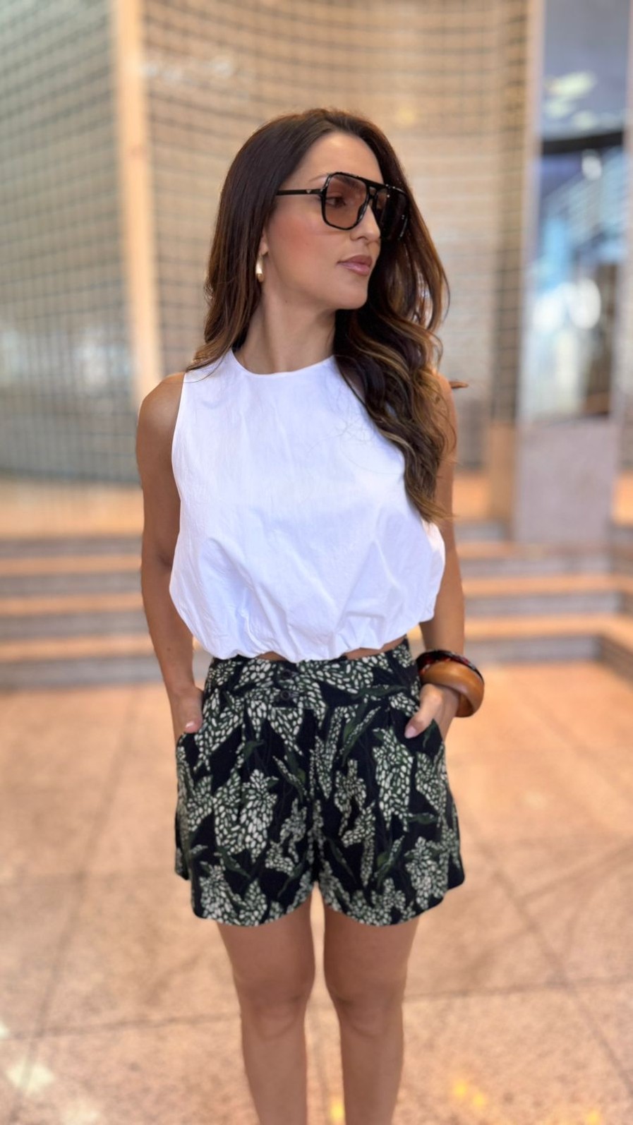 SHORTS ALFAIATARIA BOLSO FACA MORENA ROSA SHORTS ALFAIATARIA BOLSO FACA MORENA ROSA