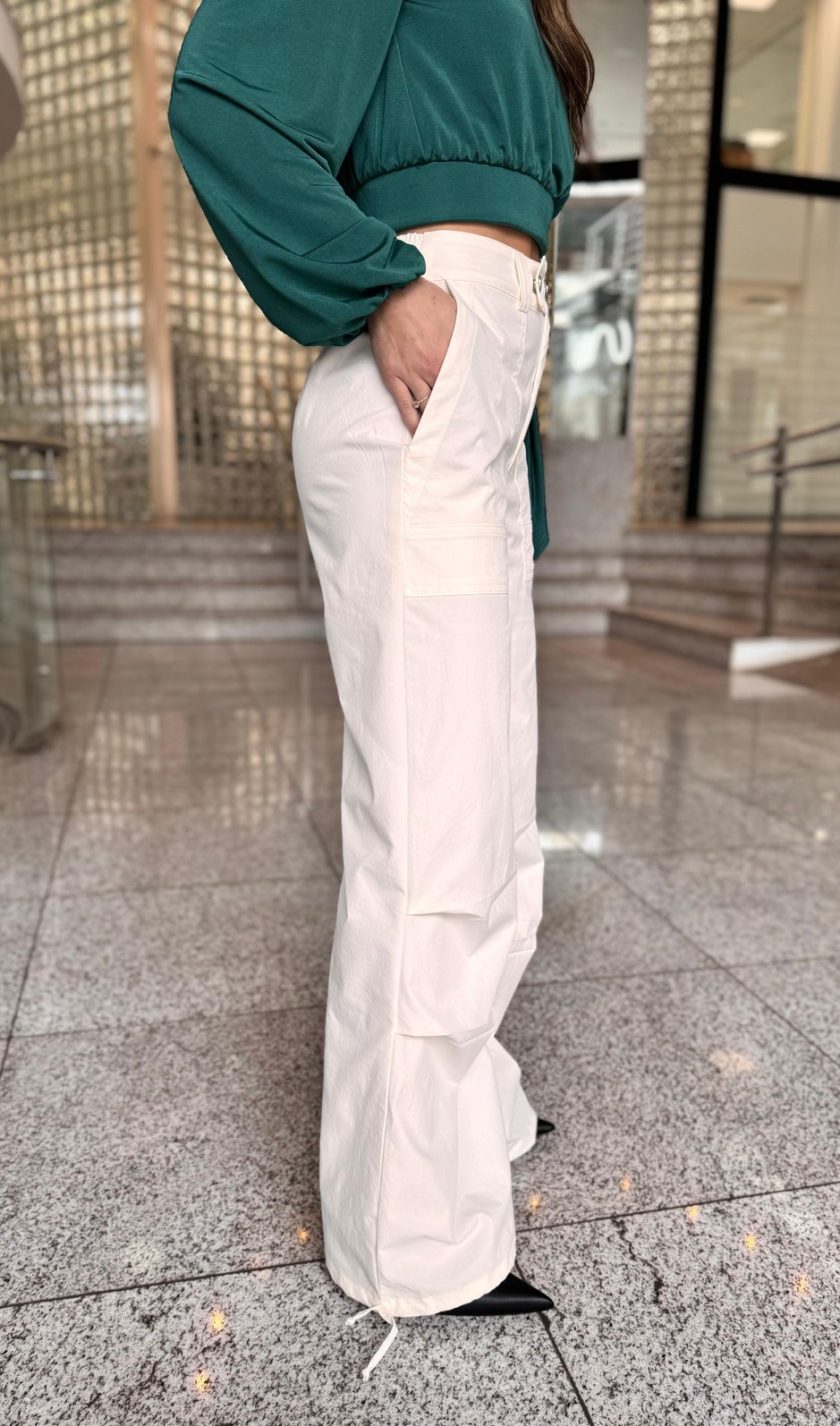 CALCA CARGO ALTA OFF WHITE MORENA ROSA CALCA CARGO ALTA OFF WHITE MORENA ROSA