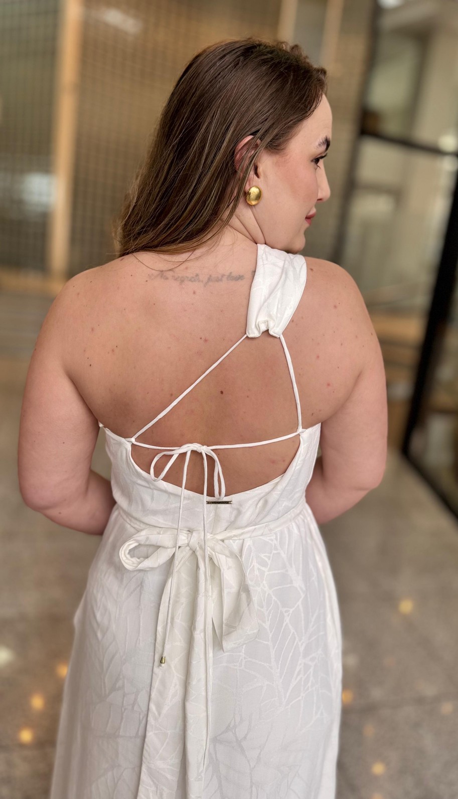 VESTIDO SOLTO UM OMBRO SO MIDI OFF WHITE MORENA ROSA VESTIDO SOLTO UM OMBRO SO MIDI OFF WHITE MORENA ROSA