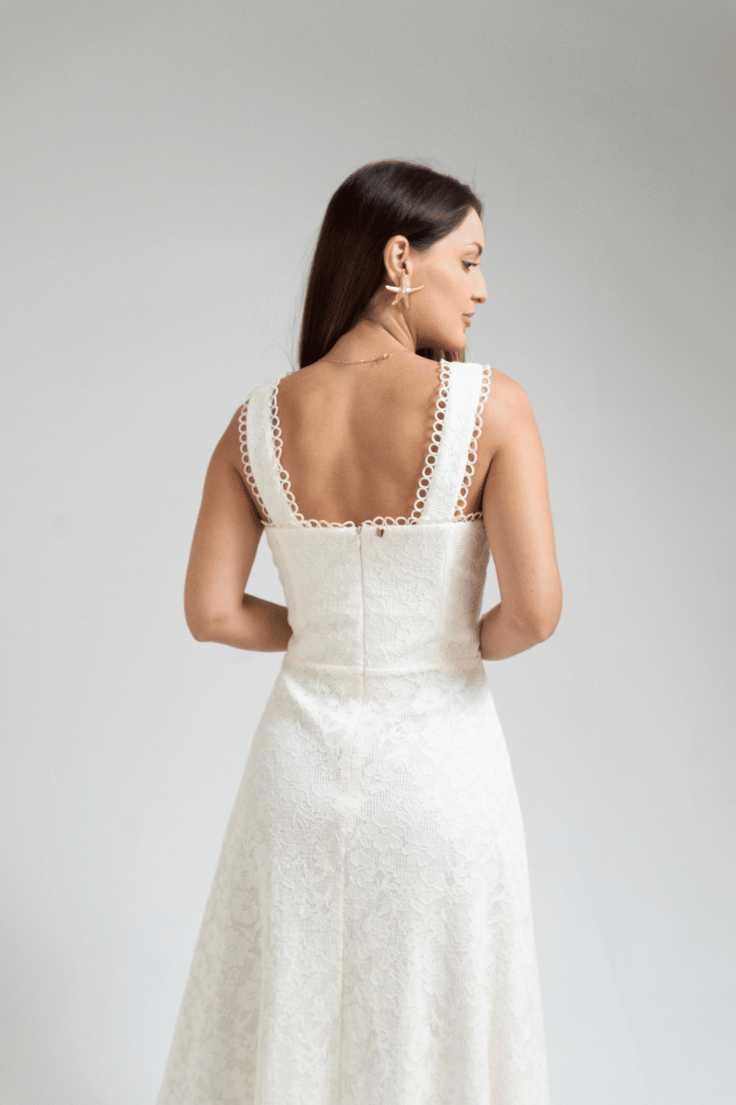 VESTIDO LONGO COM RENDA OFF WHITE LANÇA PERFUME VESTIDO LONGO COM RENDA OFF WHITE LANÇA PERFUME