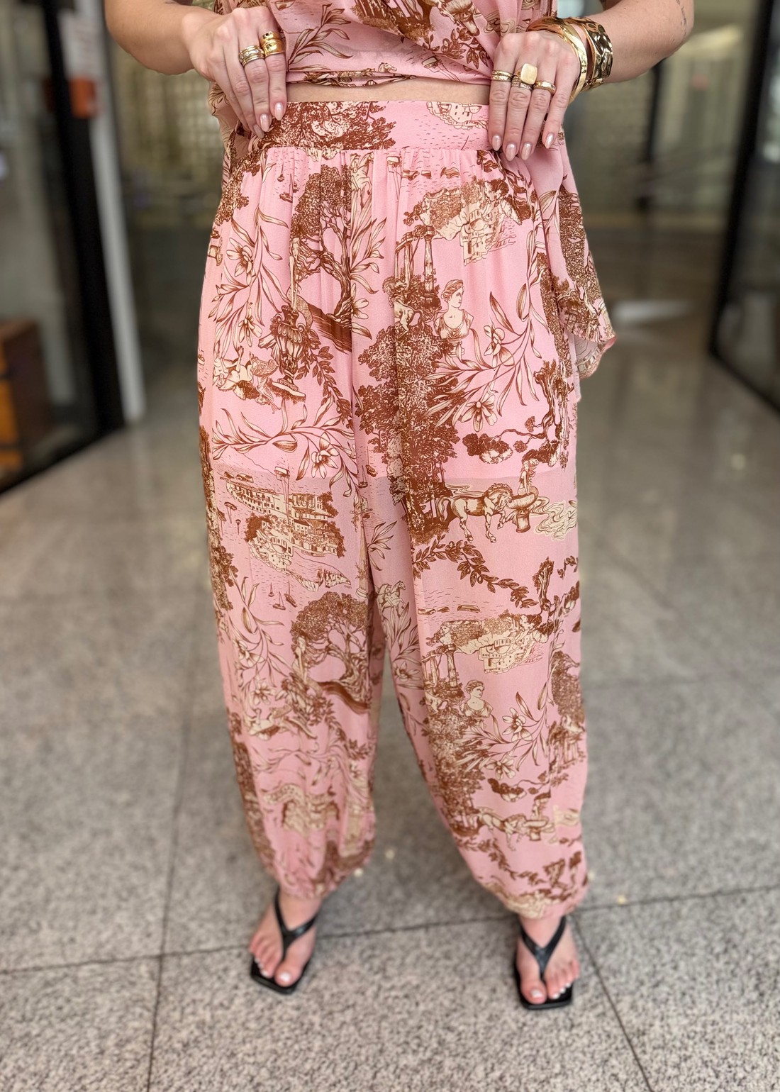 CALÇA FLUIDA ESTAMPADA KALISTE COLCCI CALÇA FLUIDA ESTAMPADA KALISTE COLCCI