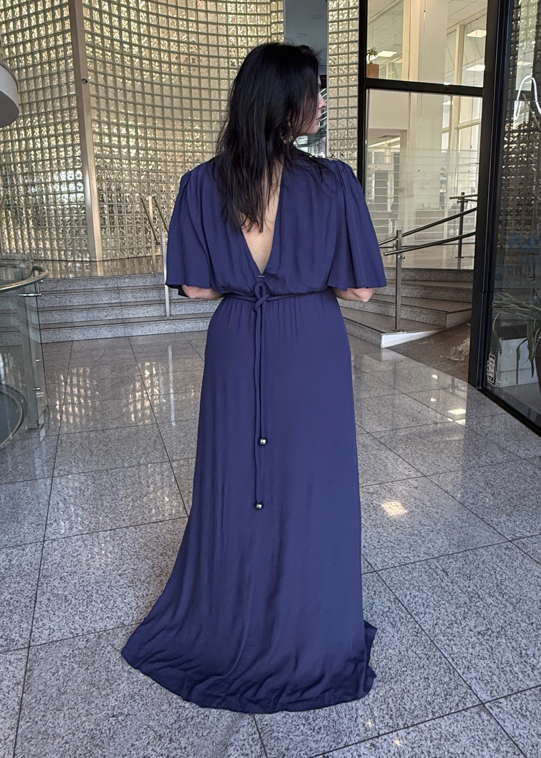 VESTIDO AJUSTADO DECOTE V MANGA CURTA LONGO AZUL MARINHO MORENA ROSA VESTIDO AJUSTADO DECOTE V MANGA CURTA LONGO AZUL MARINHO MORENA ROSA