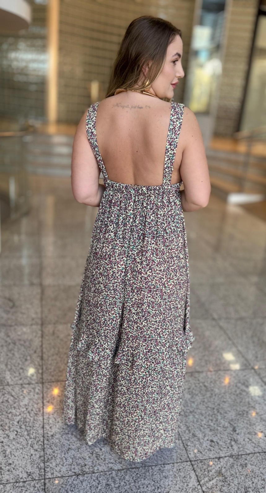 VESTIDO SOLTO DECOTE V COM ALCA MIDI MORENA ROSA VESTIDO SOLTO DECOTE V COM ALCA MIDI MORENA ROSA