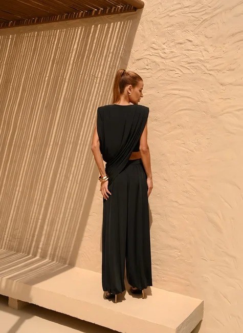CONJUNTO CALCA BLUSA ABERTA LATATERAL PRETO CONJUNTO CALCA BLUSA ABERTA LATATERAL PRETO