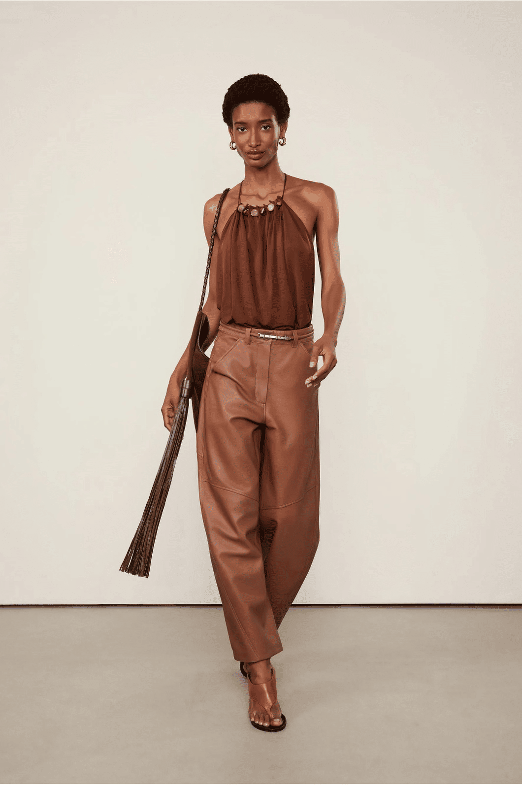 BLUSA PREGAS ADORNO ANIMALE BLUSA PREGAS ADORNO ANIMALE