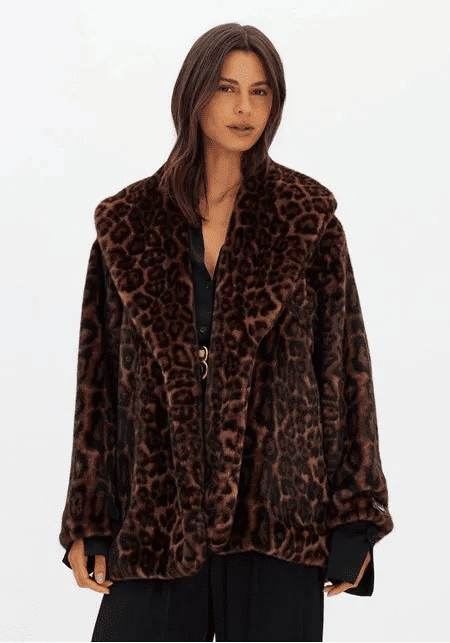 CASACO OVERSIZED DE PELO ONÇA LANÇA PERFUME CASACO OVERSIZED DE PELO ONÇA LANÇA PERFUME
