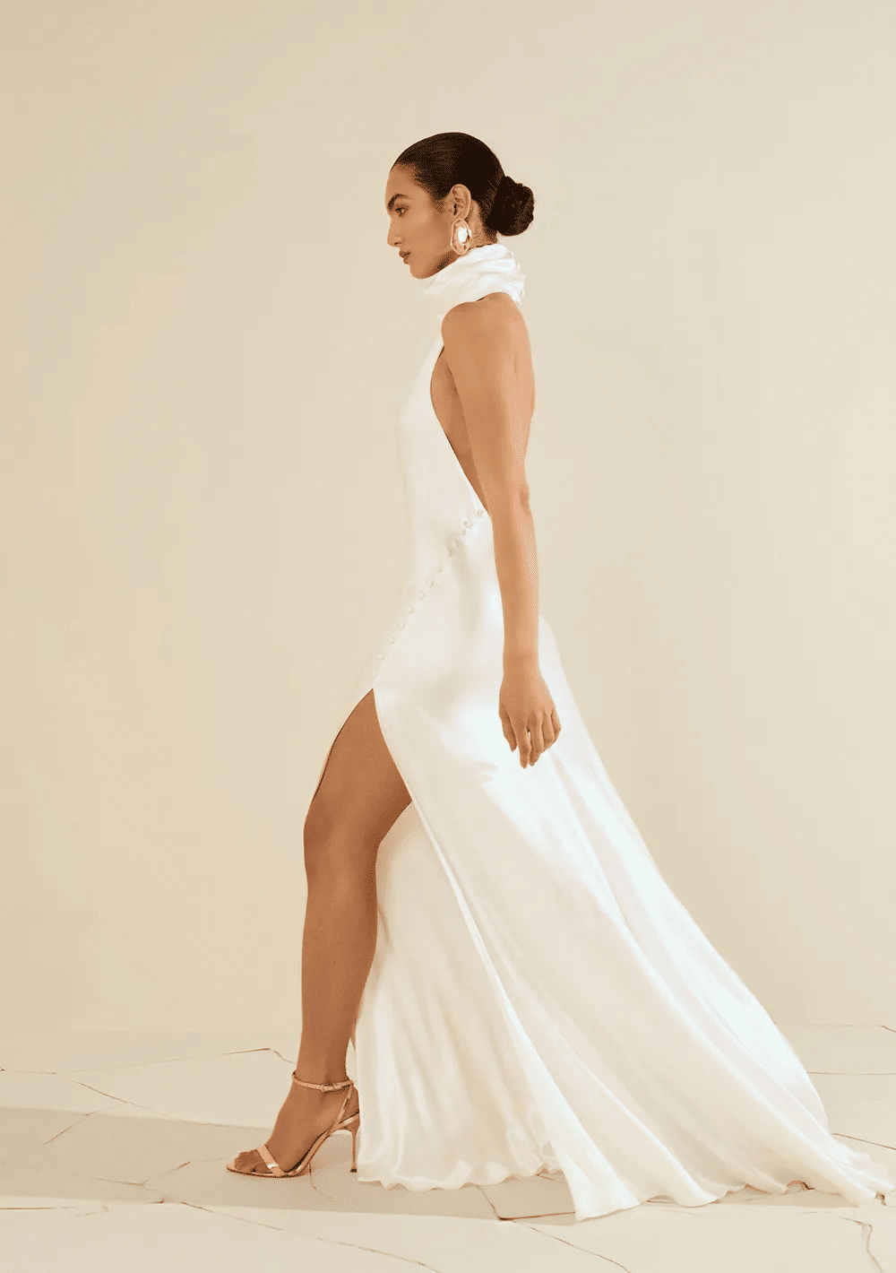 VESTIDO AJUSTADO GOLA ALTA SEM MANGA LONGO OFF WHITE MORENA ROSA