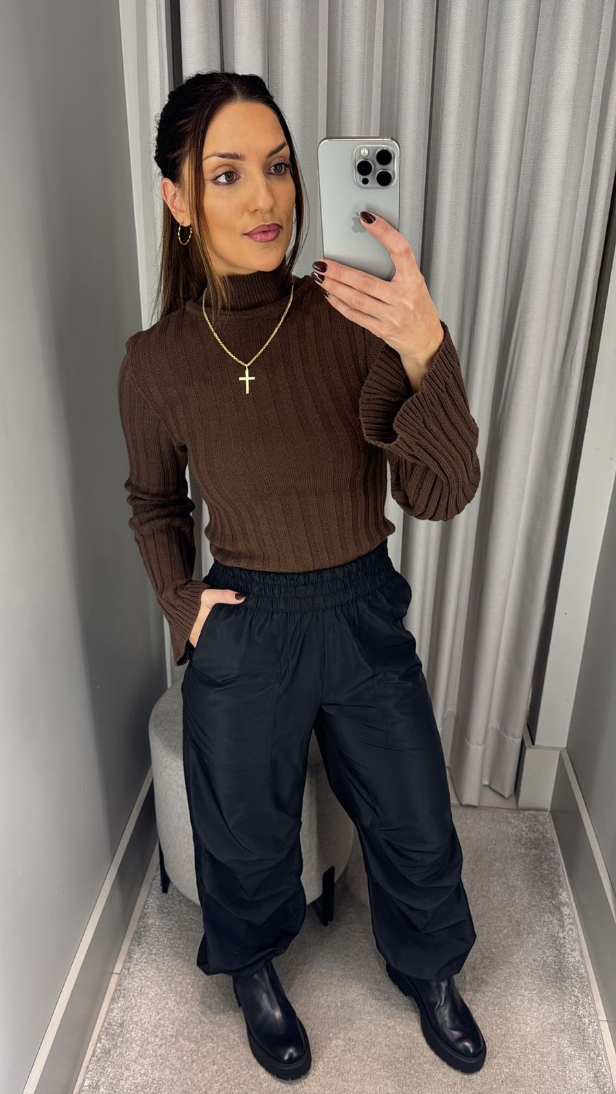 CALCA PARACHUTE BOLSO SOBRE POSTO PRETA MORENA ROSA