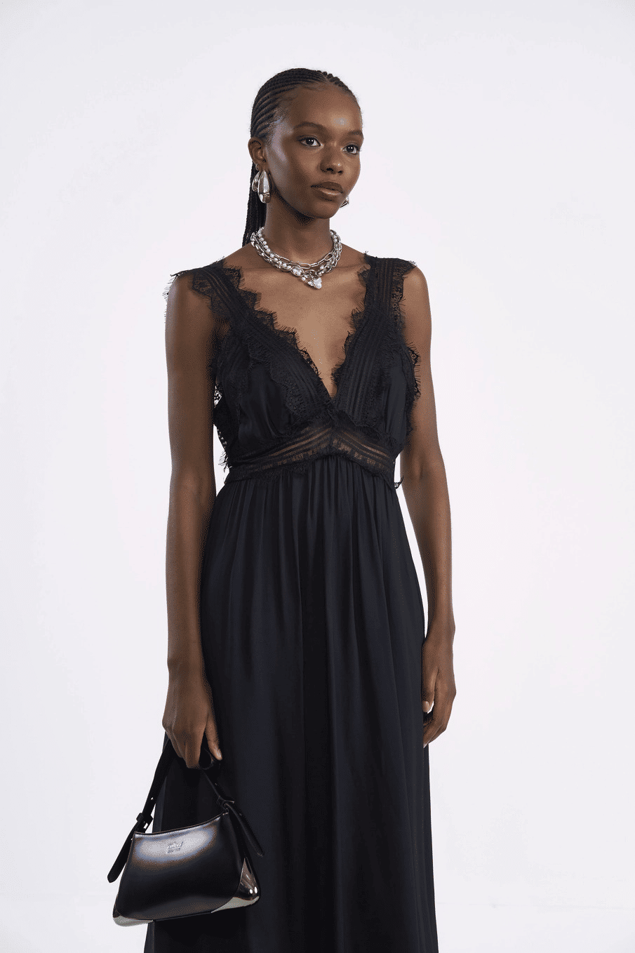 VESTIDO SOLTO COM DETALHES EM RENDA PRETO COLCCI VESTIDO SOLTO COM DETALHES EM RENDA PRETO COLCCI