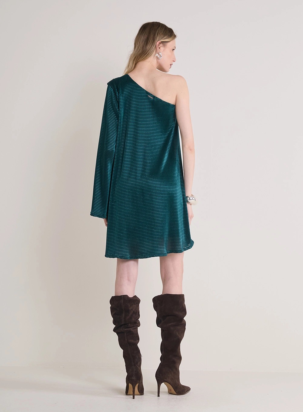 VESTIDO CURTE MANGA ÚNICA TEXTURIZADO FORUM