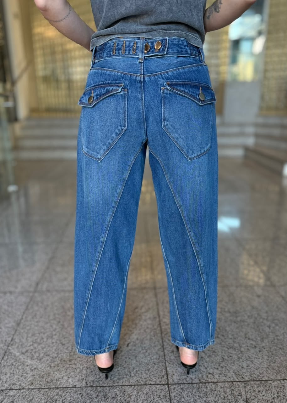 CALCA JEANS PERNA TORCIDA ALETA COSTAS ANIMALE CALCA JEANS PERNA TORCIDA ALETA COSTAS ANIMALE
