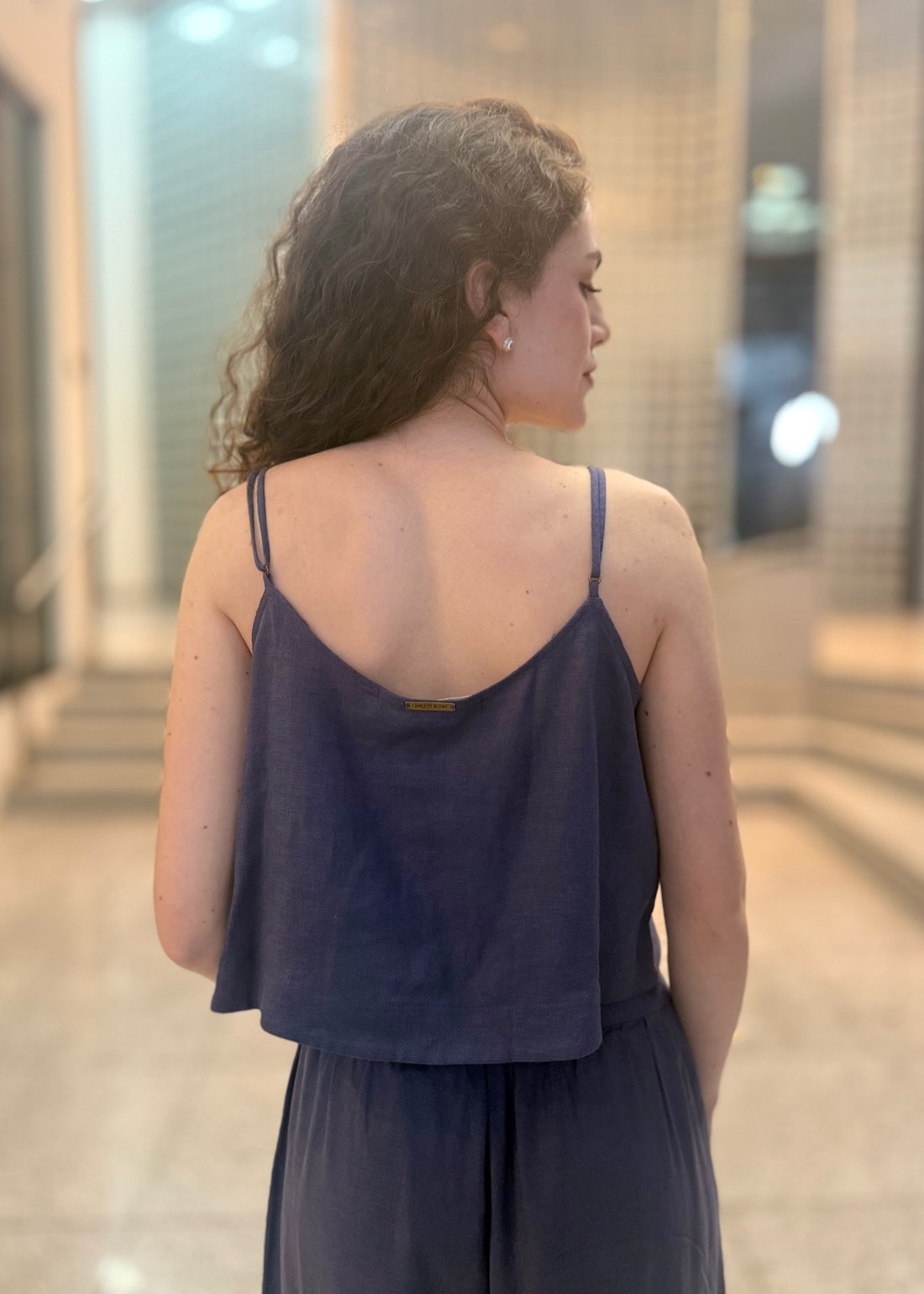 BLUSA DE ALÇA COM LINHO AZUL LANÇA PERFUME BLUSA DE ALÇA COM LINHO AZUL LANÇA PERFUME