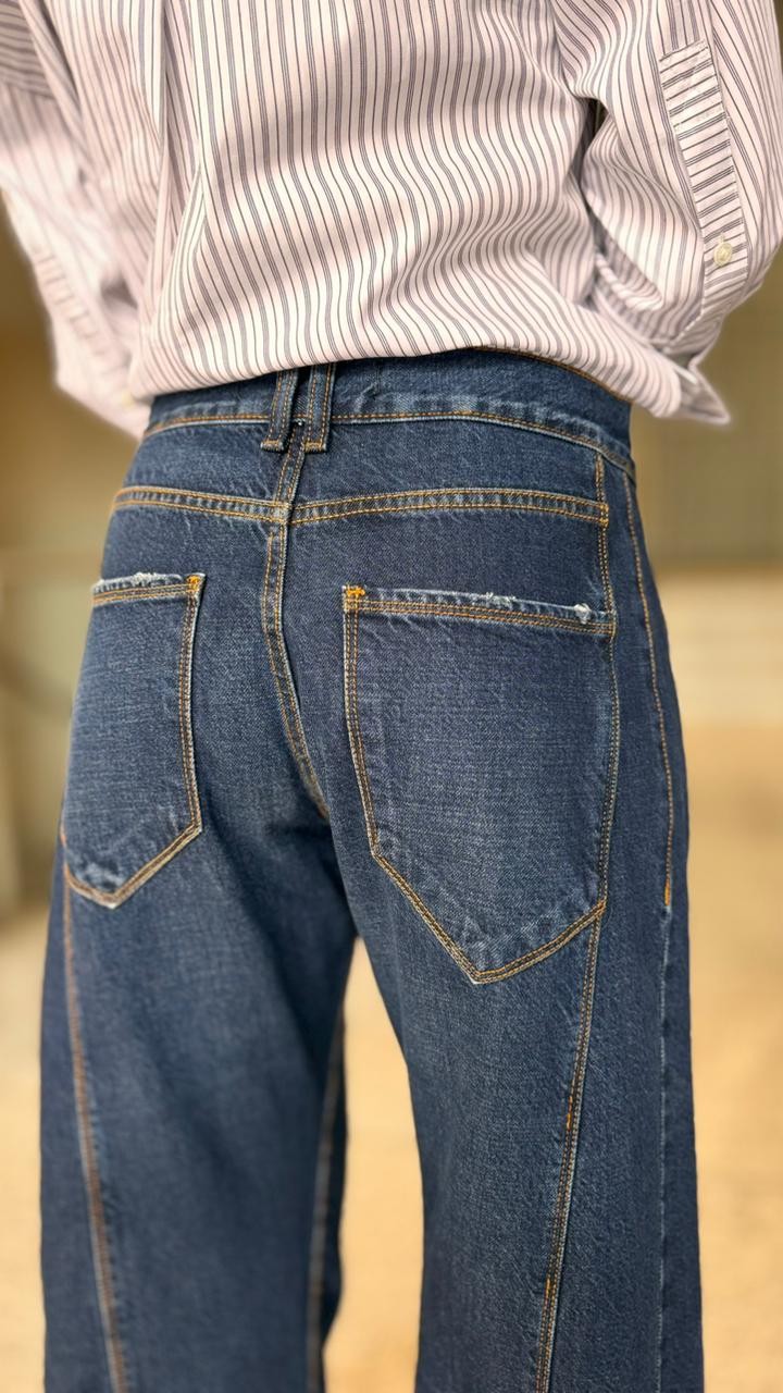 CALÇA JEANS RETA RECORTE LATERAL CINTURA ANIMALE CALÇA JEANS RETA RECORTE LATERAL CINTURA ANIMALE