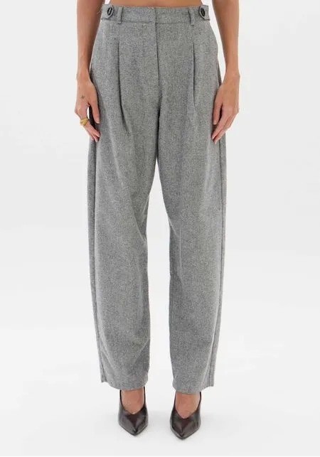 CALÇA CARROT DE CINTURA ALTA LANÇA PERFUME CALÇA CARROT DE CINTURA ALTA LANÇA PERFUME