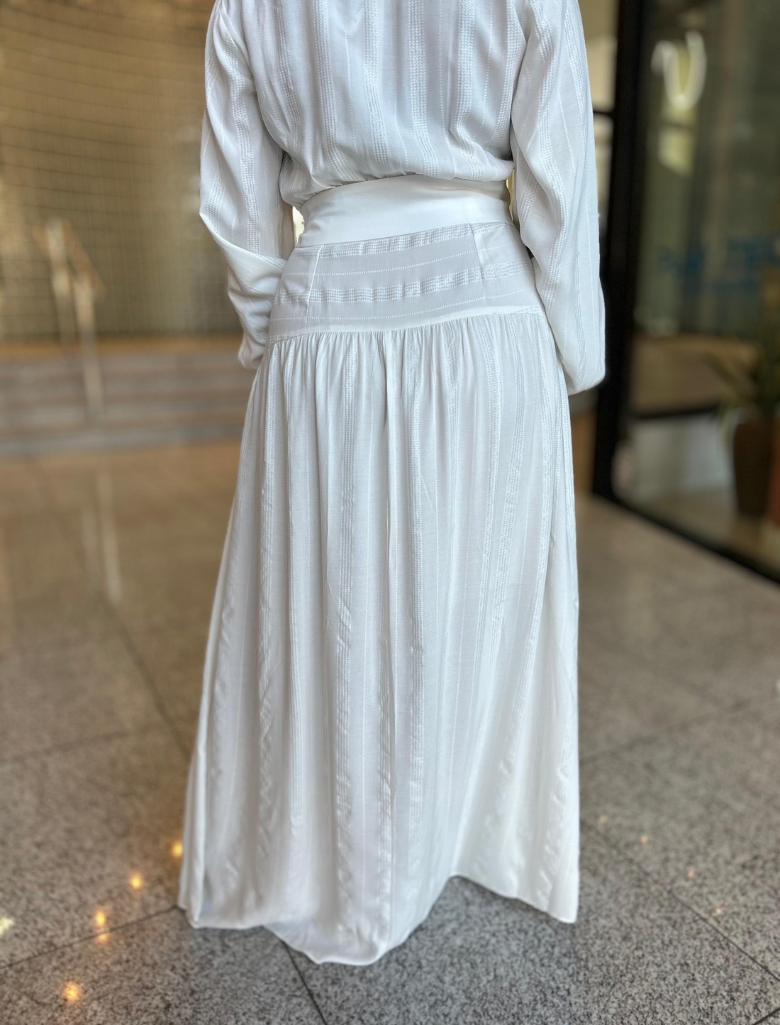 VESTIDO AJUSTADO MANGA LONGA BRANCO MORENA ROSA