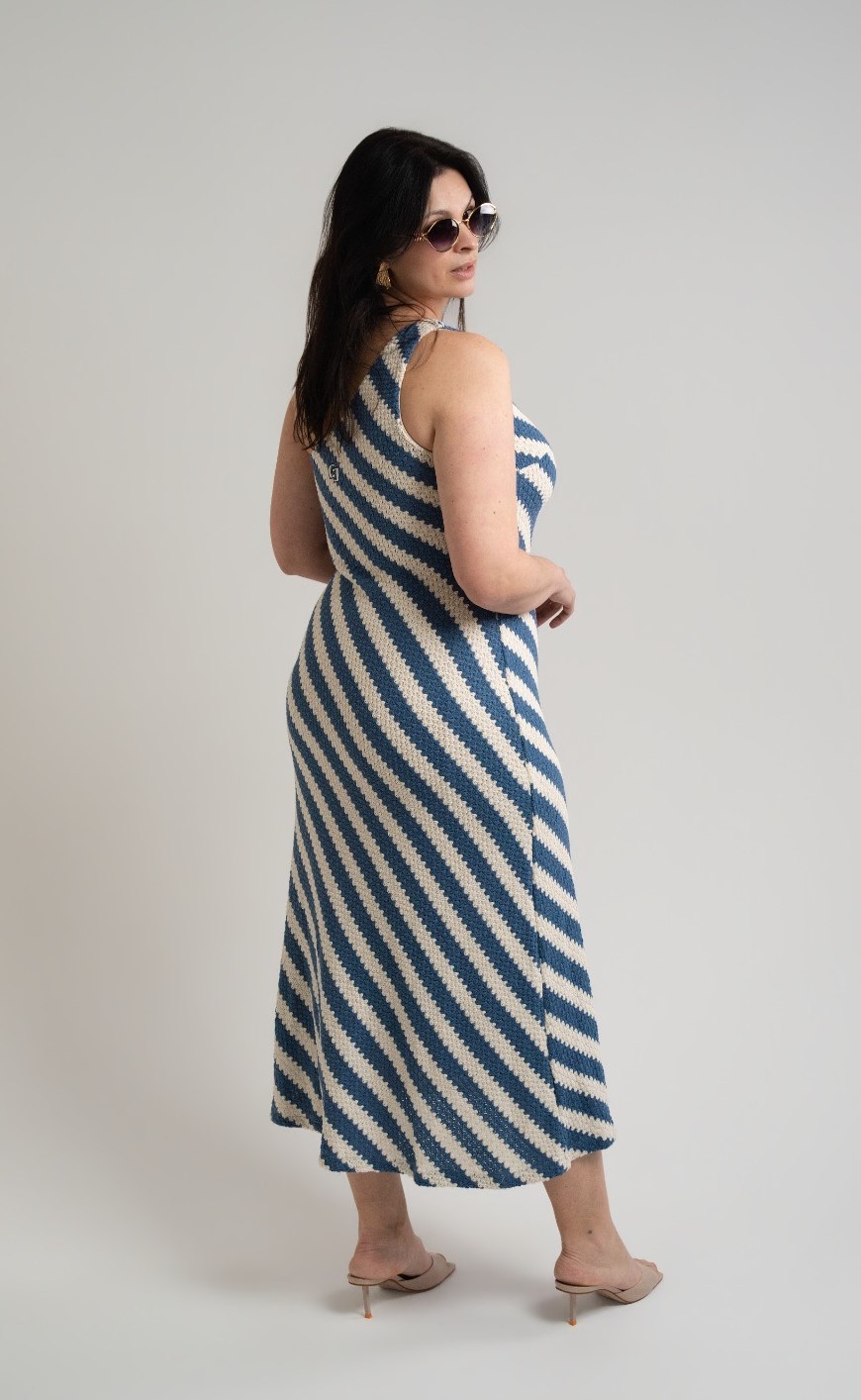 VESTIDO MIDI OMBRO SO LISTRADO COLCCI VESTIDO MIDI OMBRO SO LISTRADO COLCCI