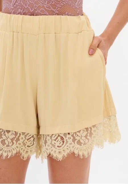 SHORT COM RENDA ACETINADO LANÇA PERFUME
