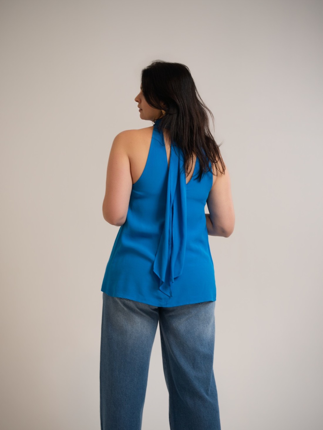 BLUSA HALTER ALONGADA COM AMARRAÇÃO AZUL DIAZUR FORUM
