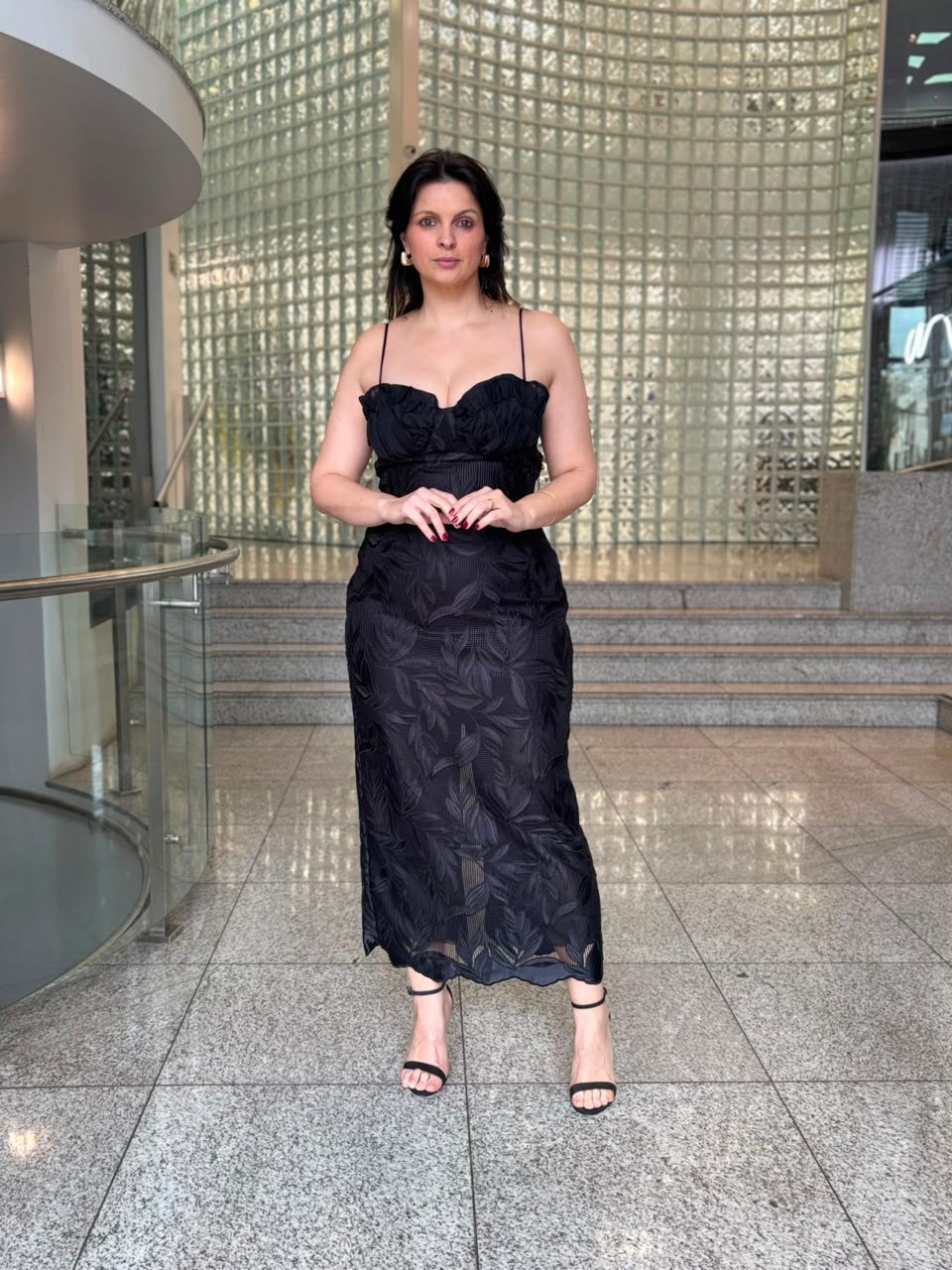 VESTIDO AJUSTADO DECOTE RETO COM ALCA MIDI PRETO MORENA ROSA VESTIDO AJUSTADO DECOTE RETO COM ALCA MIDI PRETO MORENA ROSA