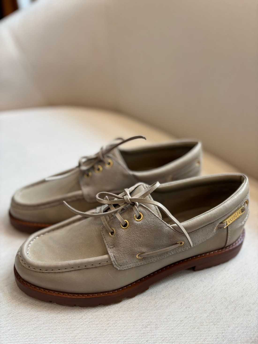 MOCASSIM SALTO BAIXO COURO BEGE SCHUTZ MOCASSIM SALTO BAIXO COURO BEGE SCHUTZ