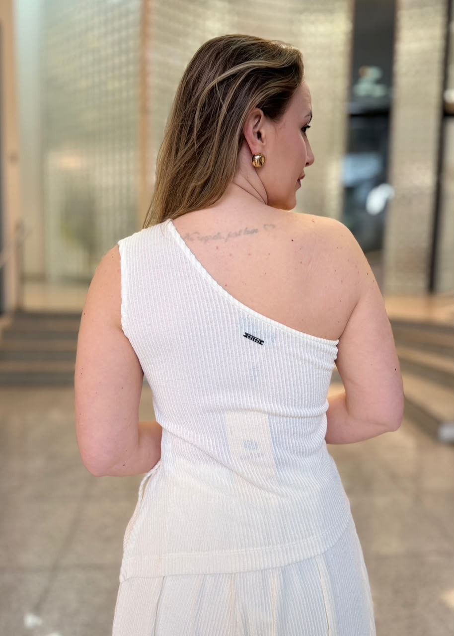 BLUSA OMBRO UNICO CANELADA OFF WHITE COLCCI BLUSA OMBRO UNICO CANELADA OFF WHITE COLCCI