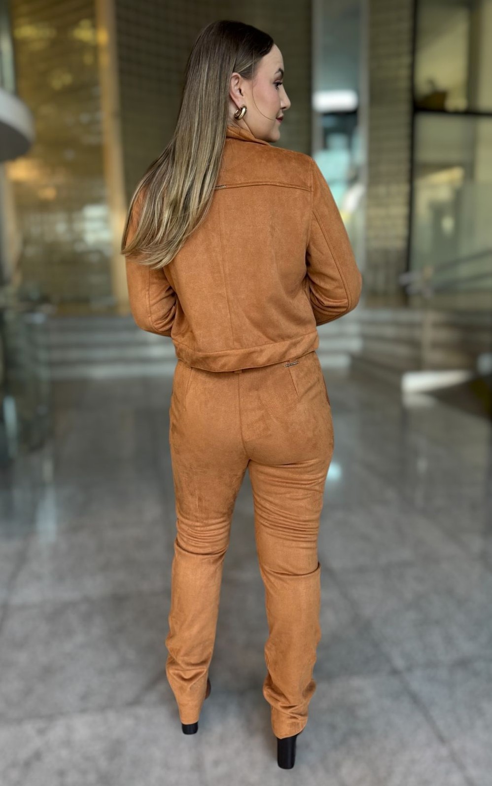 CALCA BOOT CUT ALTA CAMEL MORENA ROSA