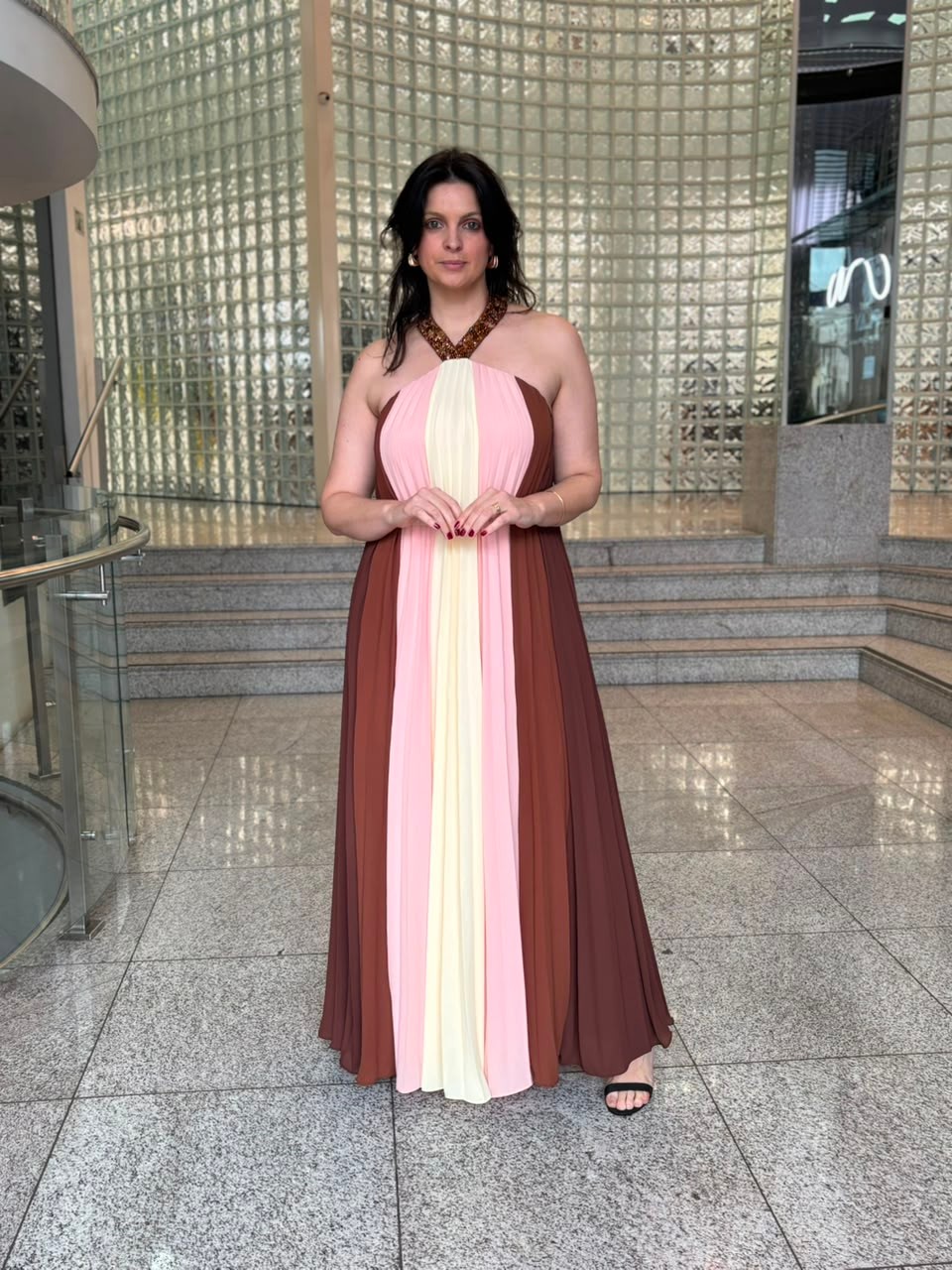 VESTIDO SOLTO DECOTE V SEM MANGA LONGO MORENA ROSA VESTIDO SOLTO DECOTE V SEM MANGA LONGO MORENA ROSA