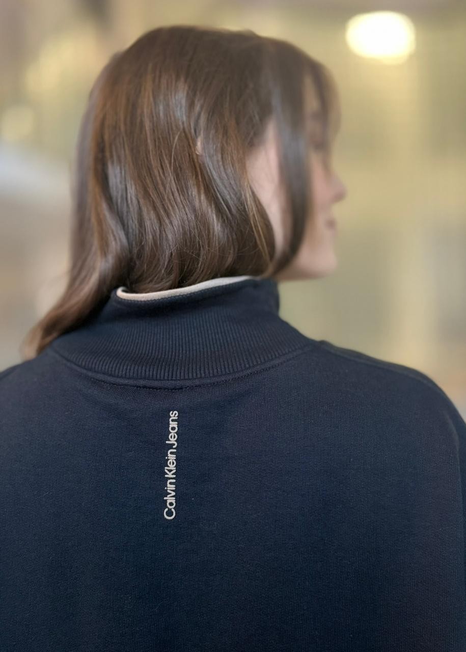 CASACO DETALHE FRISO PRETO CALVIN KLEIN CASACO DETALHE FRISO PRETO CALVIN KLEIN