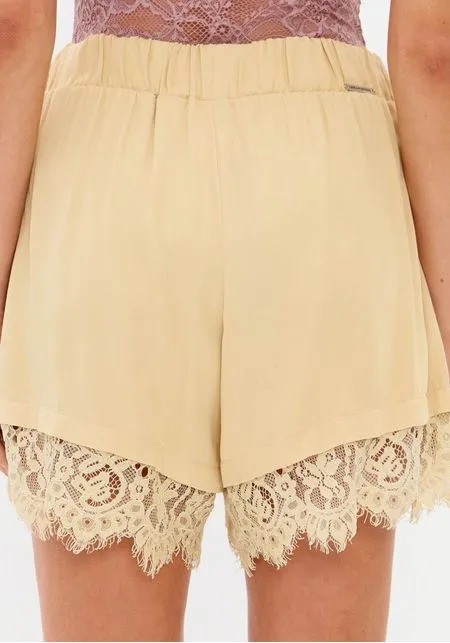 SHORT COM RENDA ACETINADO LANÇA PERFUME