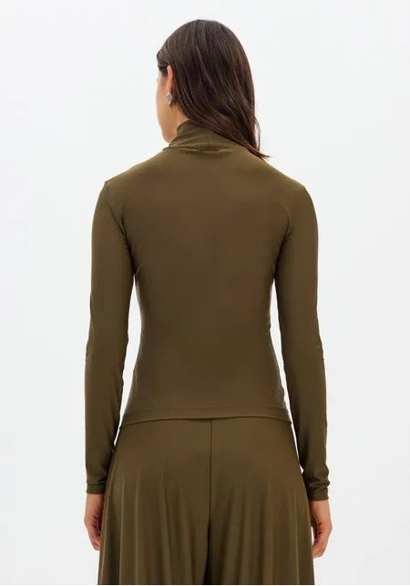BLUSA GOLA ALTA COM MANGA LONGA VERDE LANÇA PERFUME BLUSA GOLA ALTA COM MANGA LONGA VERDE LANÇA PERFUME