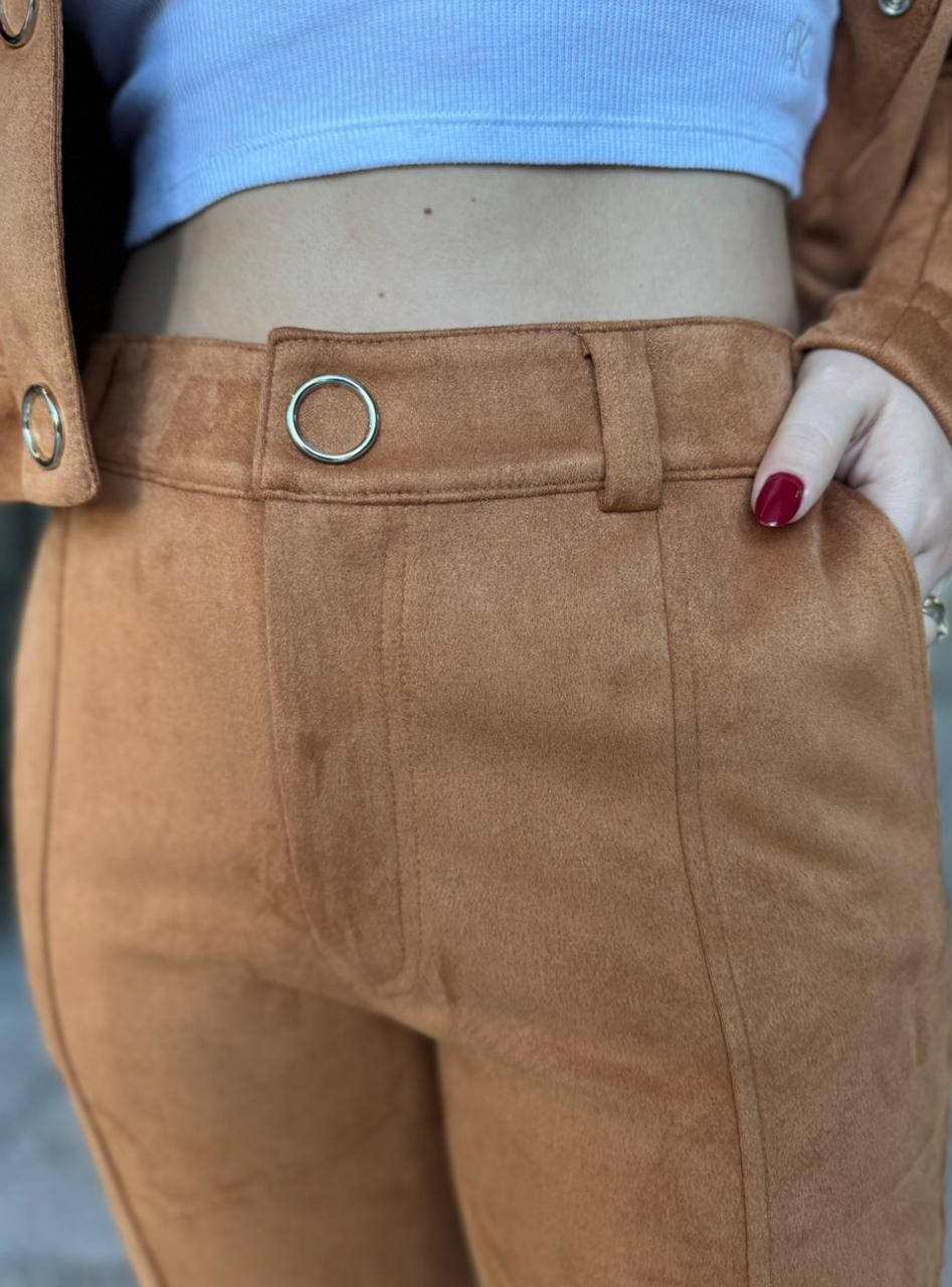 CALCA BOOT CUT ALTA CAMEL MORENA ROSA